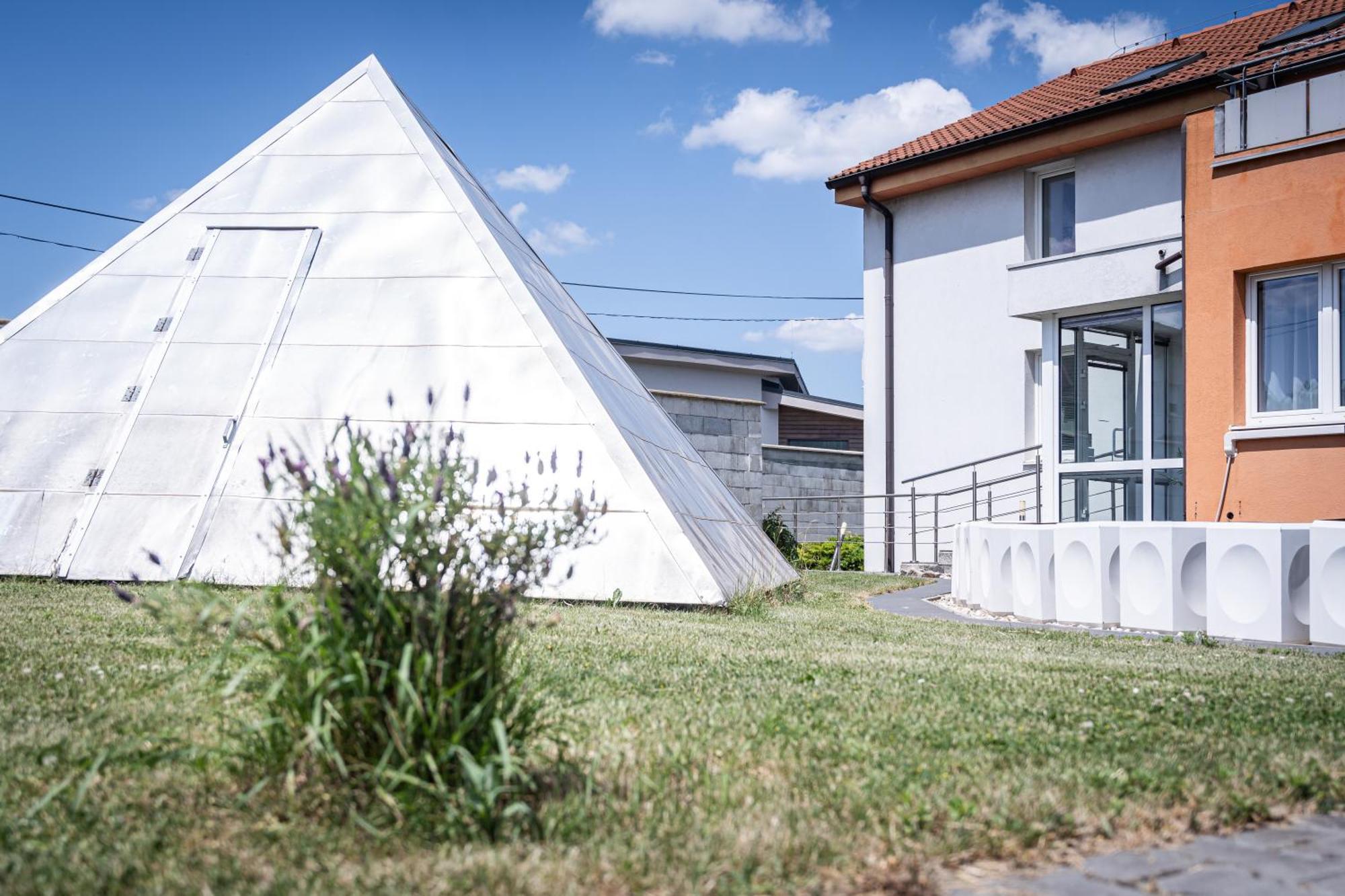 Apartments By Pyramid - Michal Bratislava Buitenkant foto
